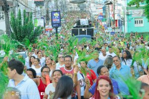 Procissão e celebração de Ramos reúne multidão de fiéis no centro de Itabuna