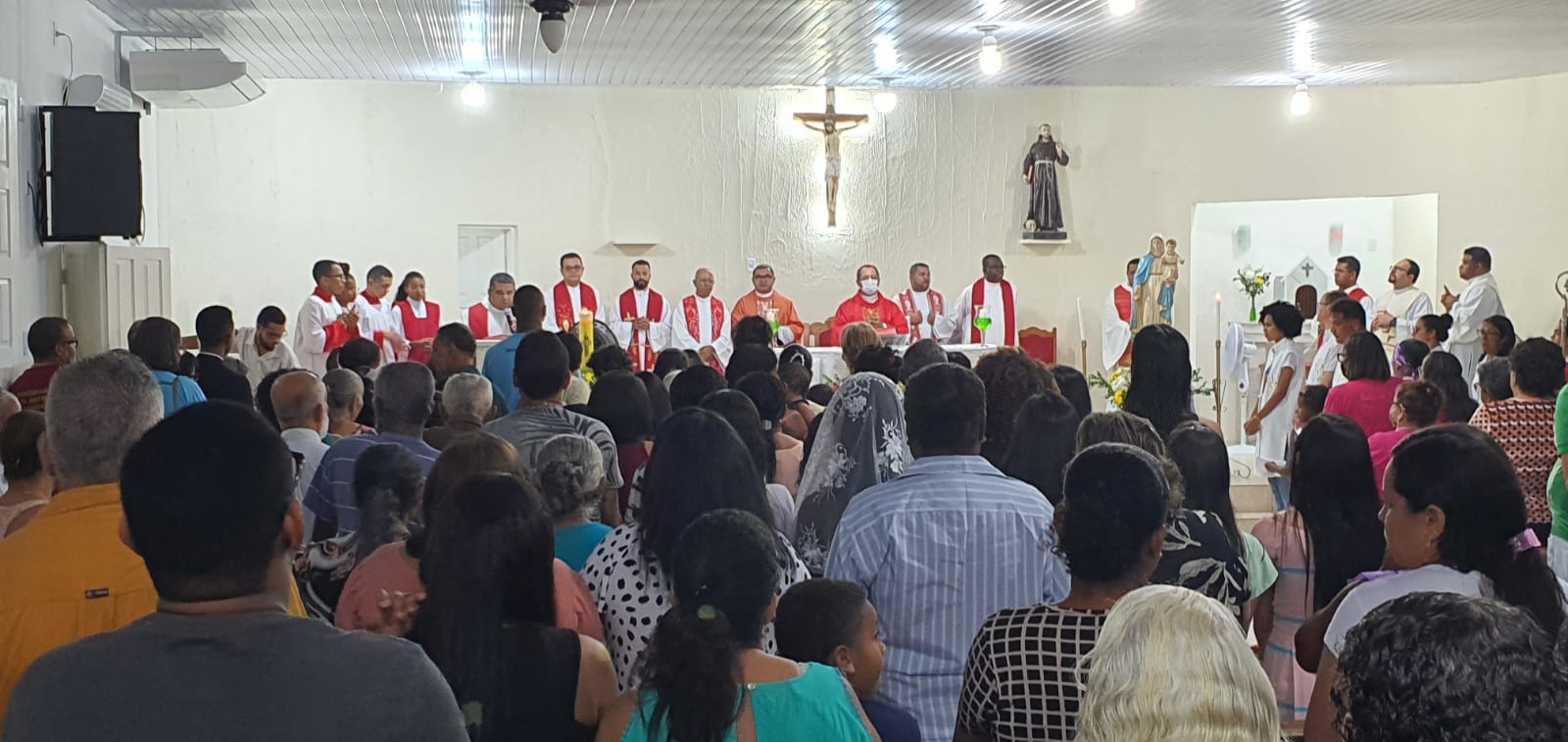 Rio do Meio: Festa com a criação da Quase Paróquia