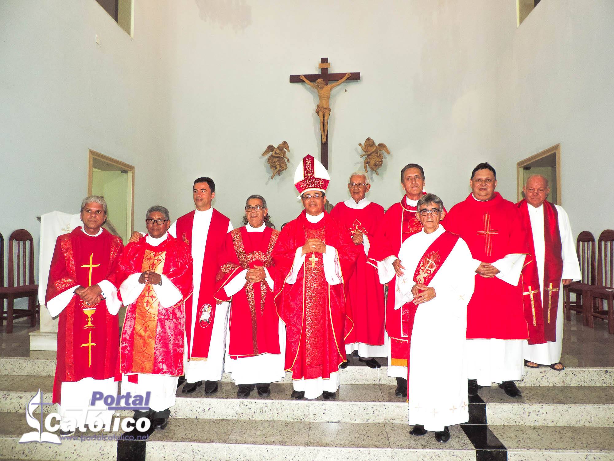 Leia mais sobre o artigo Missa celebra aniversários de ordenação dos diáconos permanentes da Diocese de Itabuna